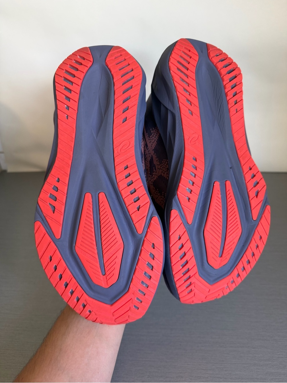 Asics Novablast 5 Running Shoes with Coral Highlights - Picture 5 of 6